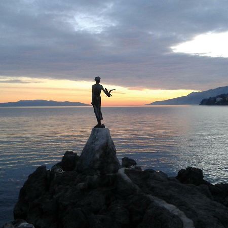 Studio Apartment Vanna - 1St Row To The Sea Opatija Exterior foto